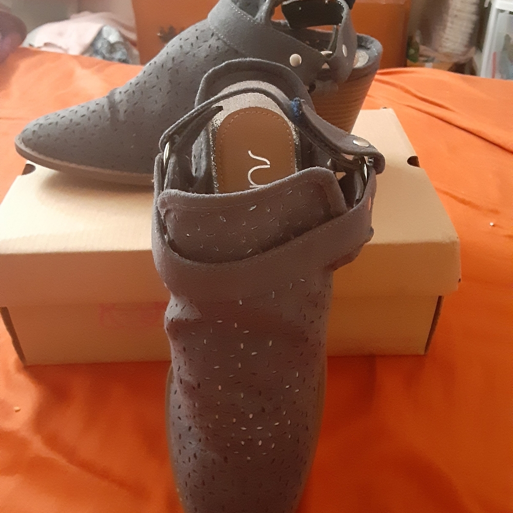 Fashionable booties